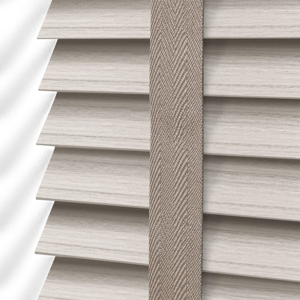 الستائر الخشبية 12 grey wash latte 41 wooden blind 50 3 zoom