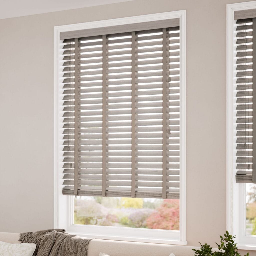 الستائر الخشبية 11 grey wash latte 41 wooden blind 50 a