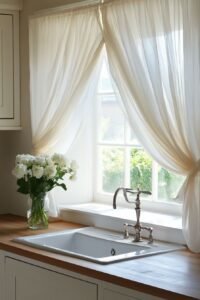 أفضل ستائر كافيه 2026 | مودرن وبسيطة لجميع المطابخ والمساحات 12 ستائر كافيه شيك للمطبخ العصري