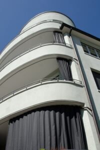 ستائر بلكونة جلد ودورها في حماية المنزل