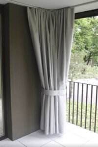 ستائر بلكونة سهلة التركيب والصيانة