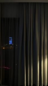 ستائر بلكونة جلد شفافة لإطلالة مفتوحة