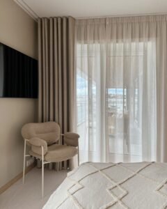 أفضل ستائر طرقه 2026 | تصميمات مودرن وكلاسيك تناسب جميع المنازل 2 ستائر طرقه