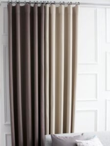 ستائر قطيفة كلاسيك وتقيلة لمسة الفخامة الكلاسيكية