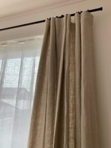 أفضل ستائر للطرقة 2026 | مودرن وكلاسيك لجميع الممرات والمداخل 16 ستائر للطرقة اقتصادية وسهلة الاستخدام