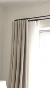 أفضل ستائر للطرقة 2026 | مودرن وكلاسيك لجميع الممرات والمداخل 19 ستائر للطرقة جاهزة وسهولة التركيب