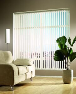 ستائر مكتبية طويلة لإحساس بالامتداد